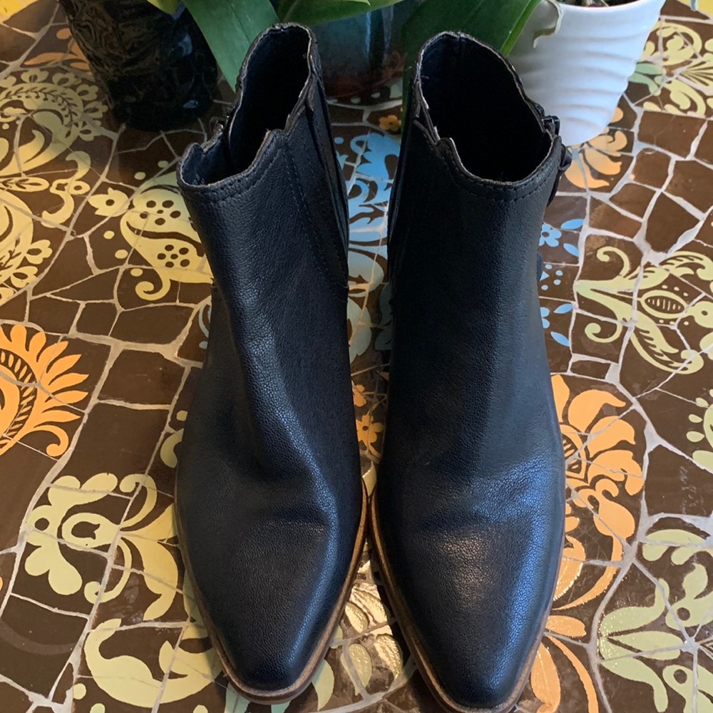 COLE HAAN ANKLE BOOT Sz: 7.5